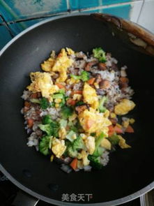 海参炒米饭可以放哪些蔬菜呢